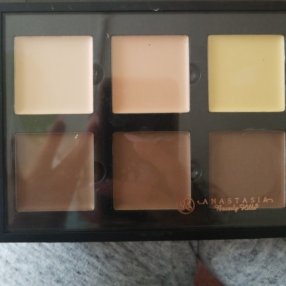 ABH Countour kit Shade Light
